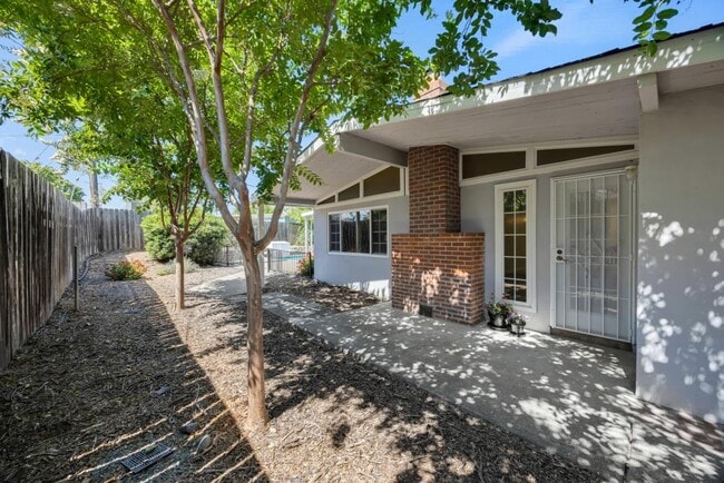 Foto del edificio - 4330 Baywood Way