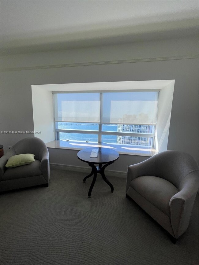 Building Photo - 1435 Brickell Ave