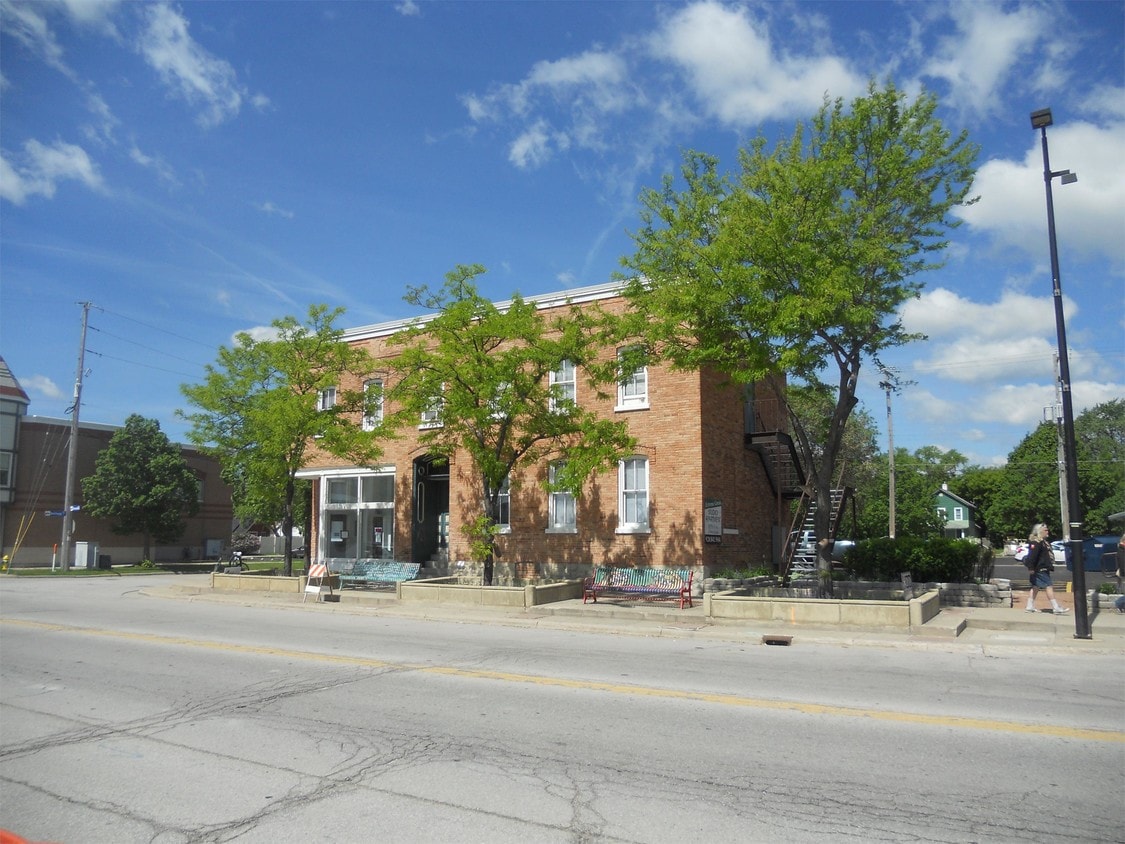Primary Photo - 401 N Broadway