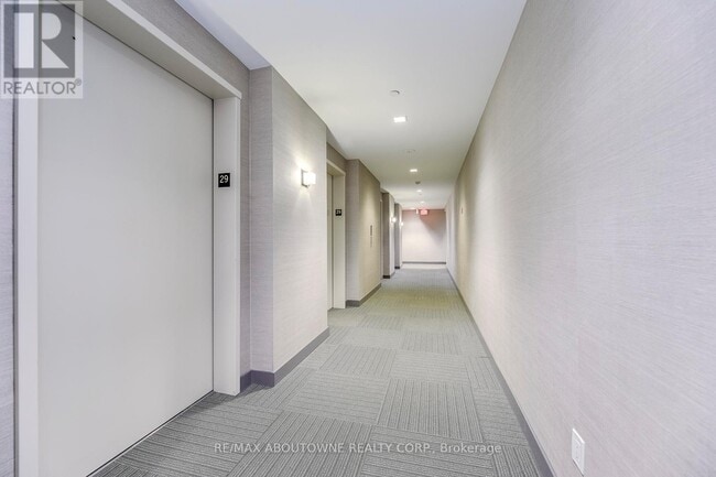 Building Photo - 8 Mercer St