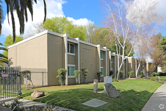 Building Photo - Creekside Apartments