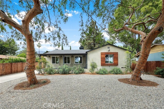 Foto del edificio - 237 E Altadena Dr