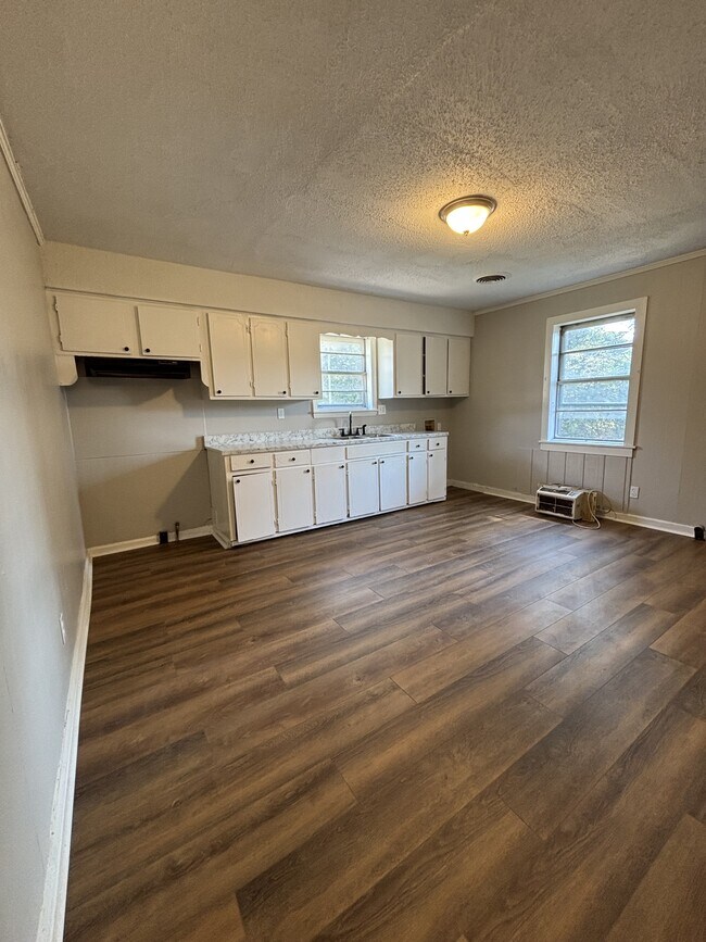 Building Photo - 126 Tisdale St