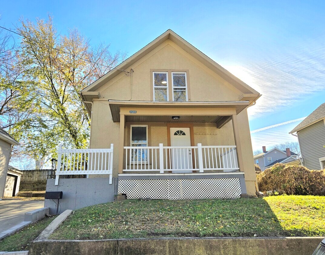 Primary Photo - 328 Rosewood Ave