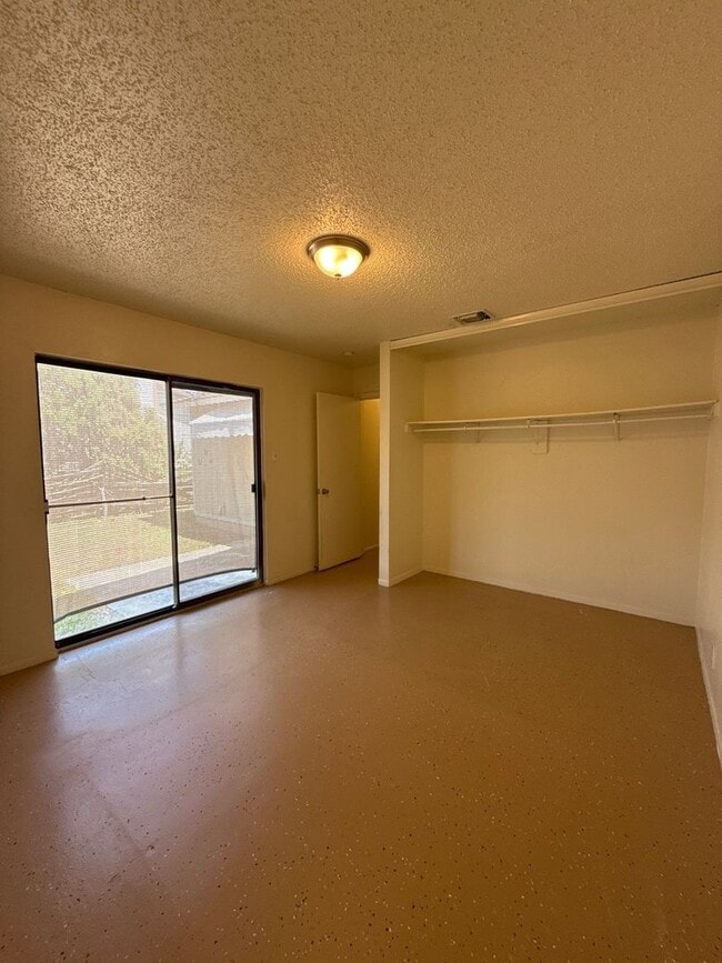 Building Photo - 8427 Dixon Ridge Dr