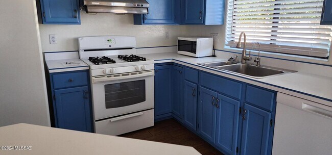Building Photo - 7659 E Park View Dr