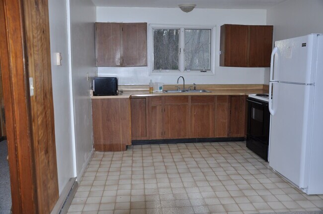 Kitchen - 2054 Mount Tabor Rd