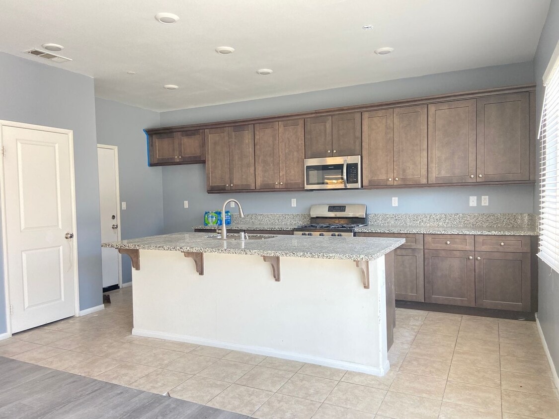 Beautiful Single Family Home - Beautiful Single Family Home