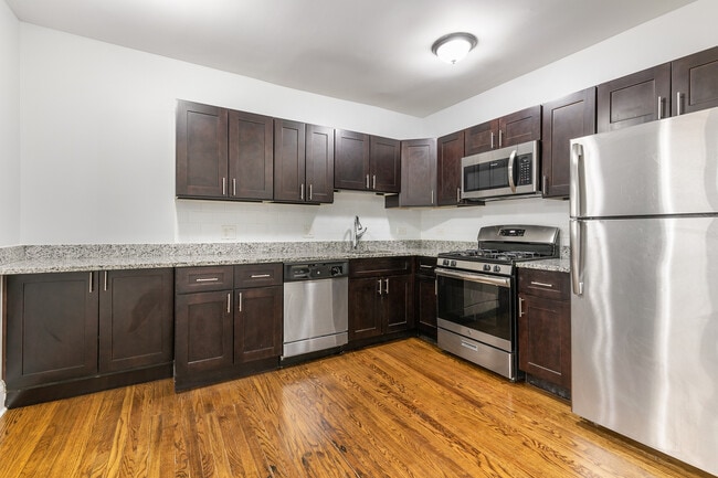 Building Photo - 1611 W Juneway Terrace