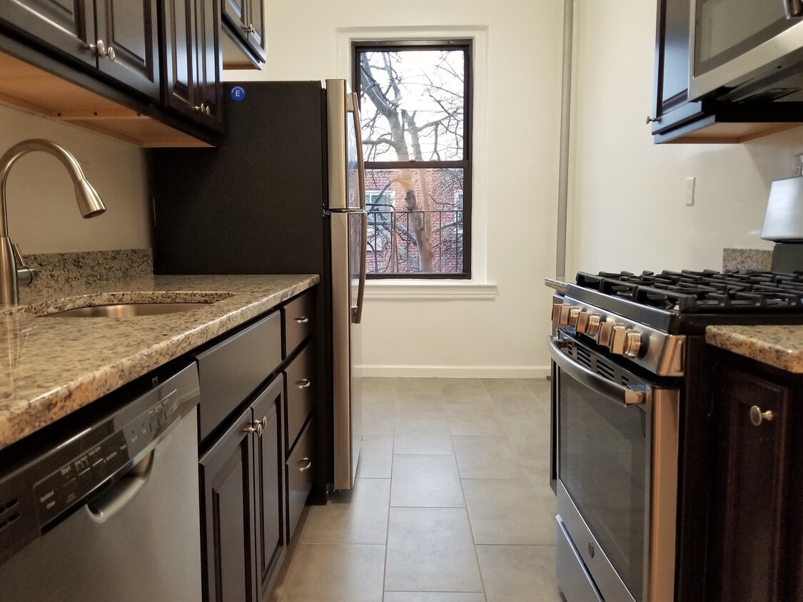 Foto principal - 11921 Metropolitan Ave