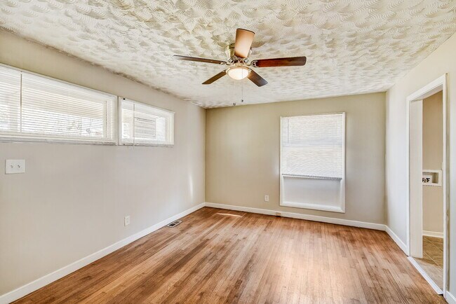 Building Photo - 4901 Scenic View Dr