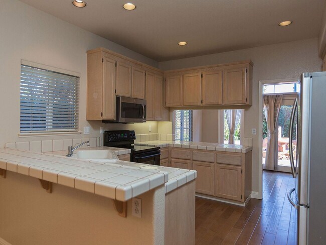 Foto del edificio - 3 br, 2.5 bath House - 122 Heritage Park D...
