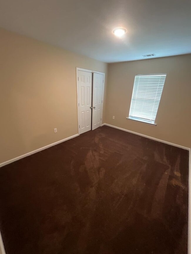 Foto del edificio - 3 Bed 2 Bath Apartment