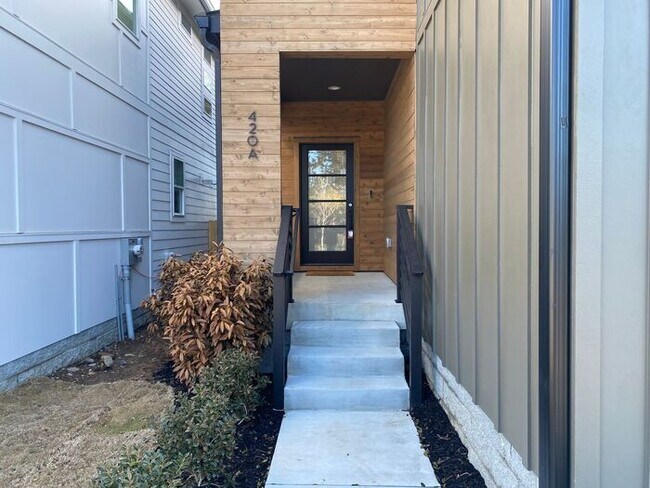 Foto del edificio - Brand New Modern Home for Rent - State of ...