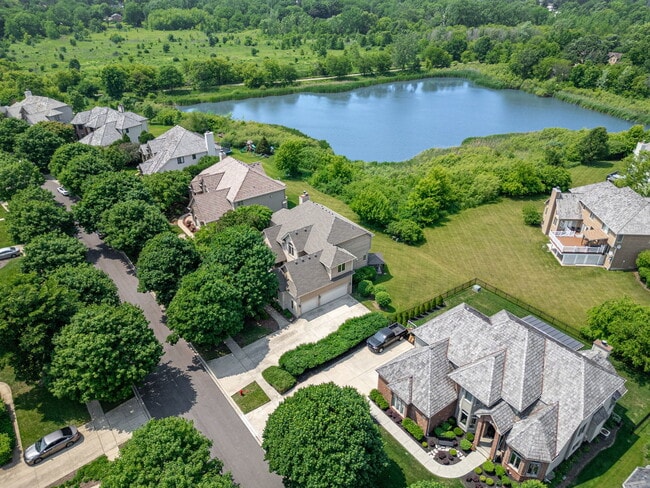 Building Photo - 552 Waters Edge Dr