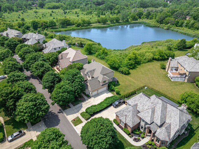 Foto del edificio - 552 Waters Edge Dr