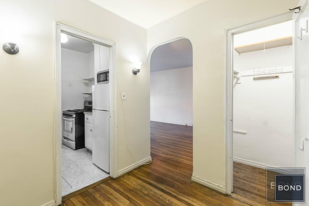 Building Photo - 530 E 90th St