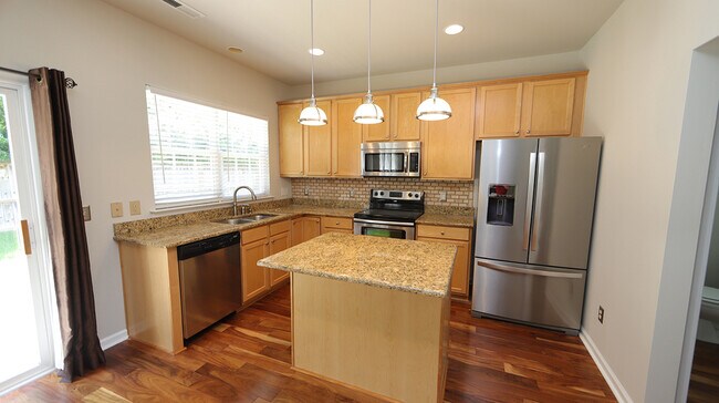 Foto del edificio - 7400 Lagrange Dr
