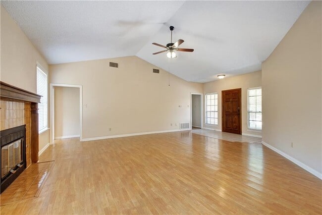 Foto del edificio - 1713 Woodwind Ln