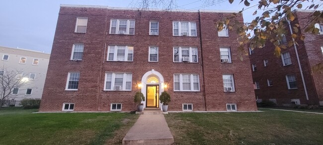 Building Photo - 5061 New Hampshire Ave NW