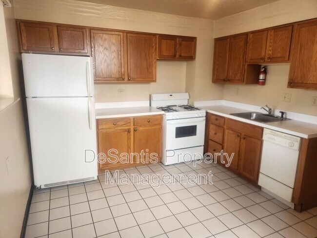 Foto del edificio - 446 Waddell Ave