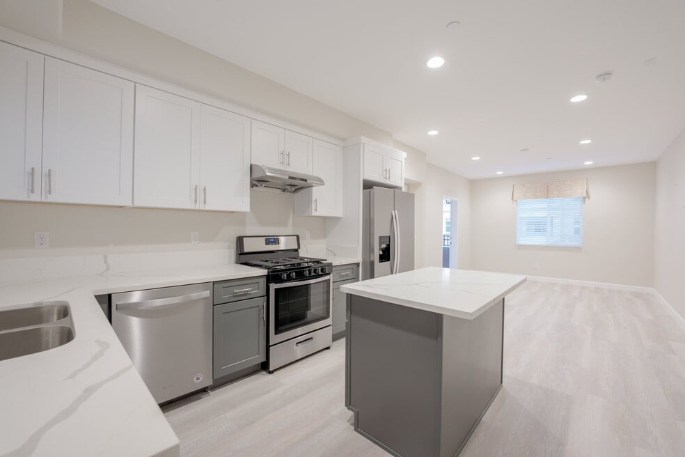 Best Huntington Beach CA Luxury Apartments for Rent - 166 Rentals ...