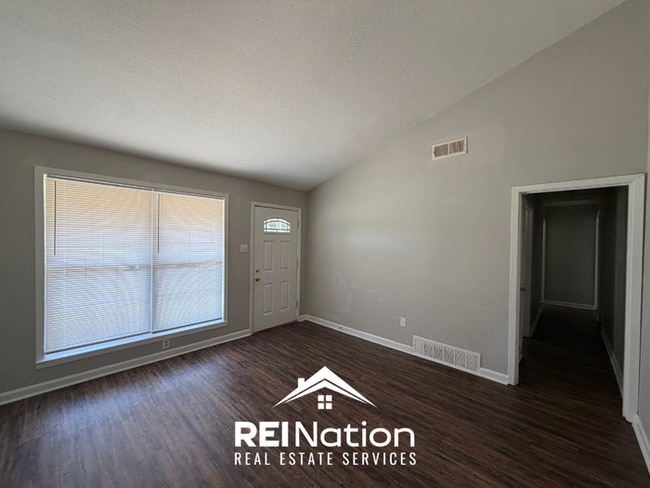 Photo - MEMPHIS MUST-SEE! | High Vaulted Ceilings & Fenced Yard | 3 Bed / 2 Bath House