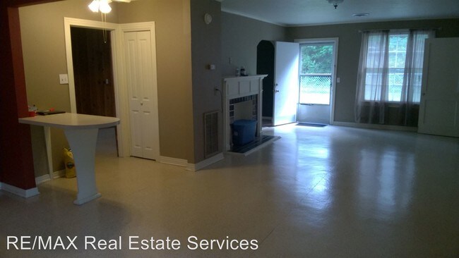 Building Photo - 5736 S Lakeshore Dr