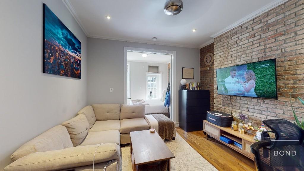 Primary Photo - 250 Mott St