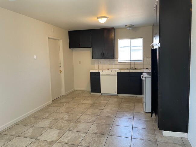 Building Photo - 4617 Livingston Way, Sacramento, Ca 95823