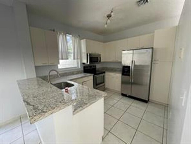 Building Photo - 15472 NW 12th Ct