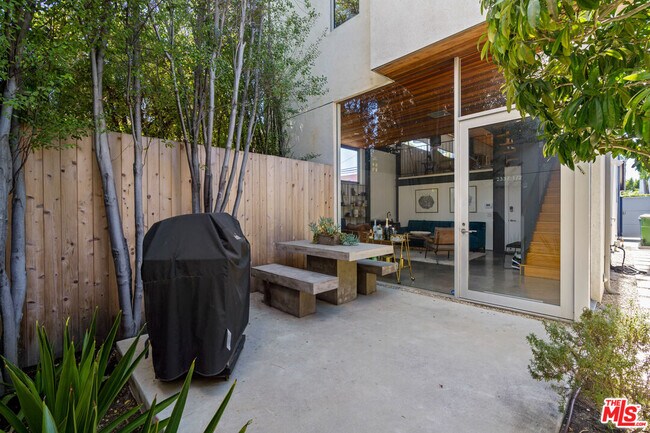 Foto del edificio - 2337 1/2 Abbot Kinney Blvd