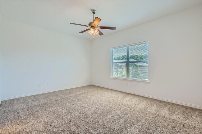 Foto del edificio - 1324 Lakecrest Ln