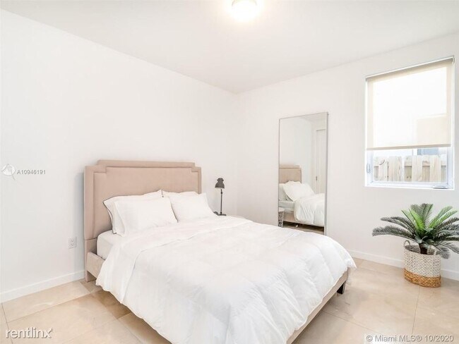 Building Photo - 3 br, 3 bath House - 3089 SW 21st St # 3089