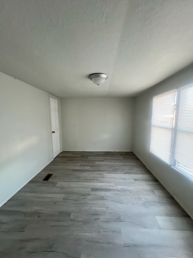 Foto del edificio - 518 W Alabama Ave