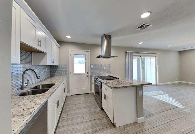 Primary Photo - 23 E Pierce St
