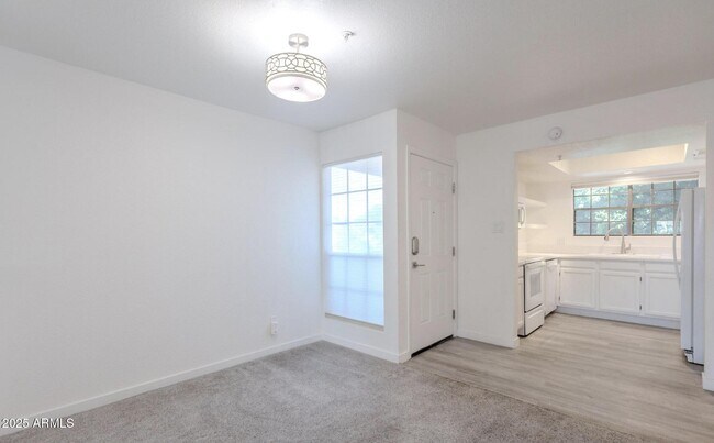 Foto del edificio - 5950 N 78th St