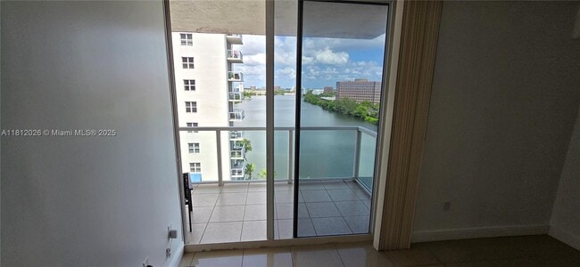 Foto del edificio - 5077 NW 7th St