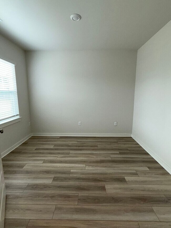 Foto del edificio - Spacious Home in Gwynne Farms *Move In Spe...