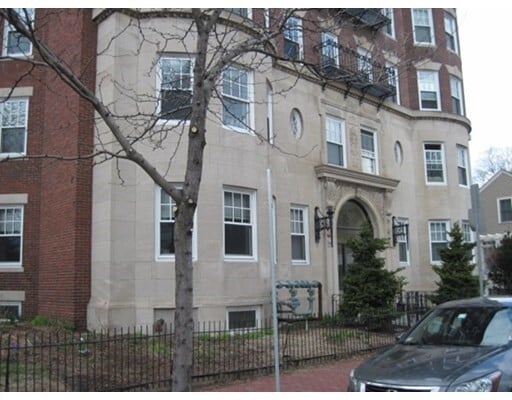 Building Photo - 57 Magazine St