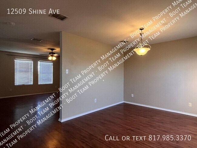 Foto del edificio - Large 3/2 Home with Oversized 2nd Living Room