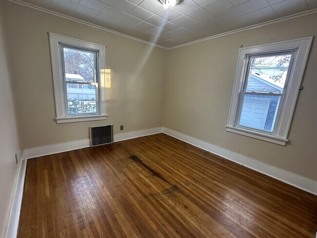 Building Photo - 105 Beverly Heights