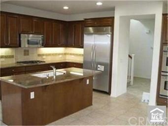 Building Photo - 10 Somerset Ct