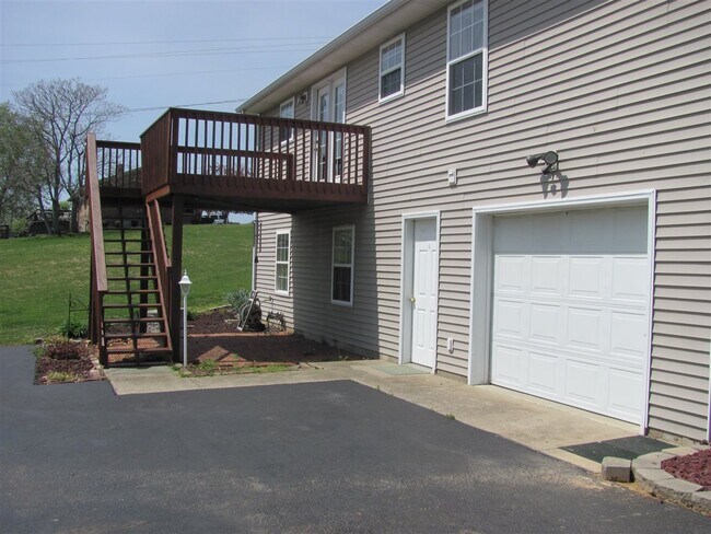 Building Photo - 788 Highland Ave