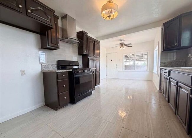 Foto del edificio - 11950 Lee Ave