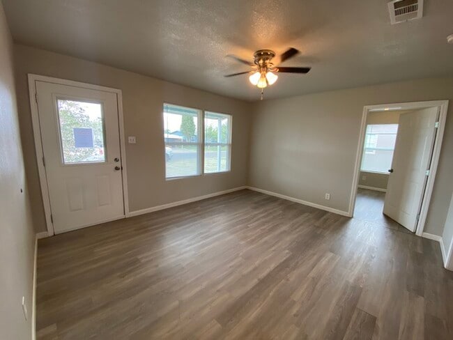 Building Photo - 205 Waverly Dr