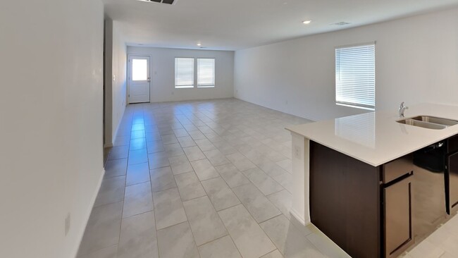 Building Photo - Nice and Spacious 3 Bedroom 2 Bathroom Hom...