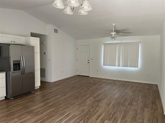 Foto del edificio - 832 Maple Ave