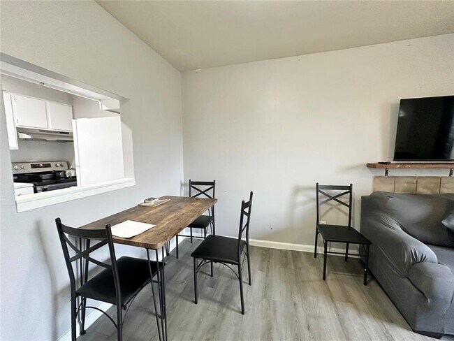 Foto del edificio - 4109 Lark Ln