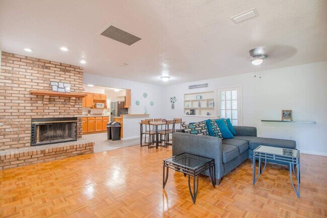 Foto del edificio - 4500 Elaine Pl